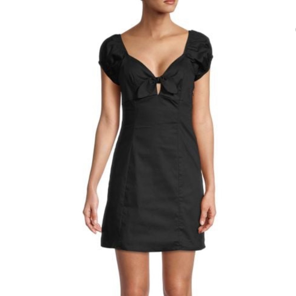✨NWT Socialite Black Tie-Front Cap-Sleeve Dress